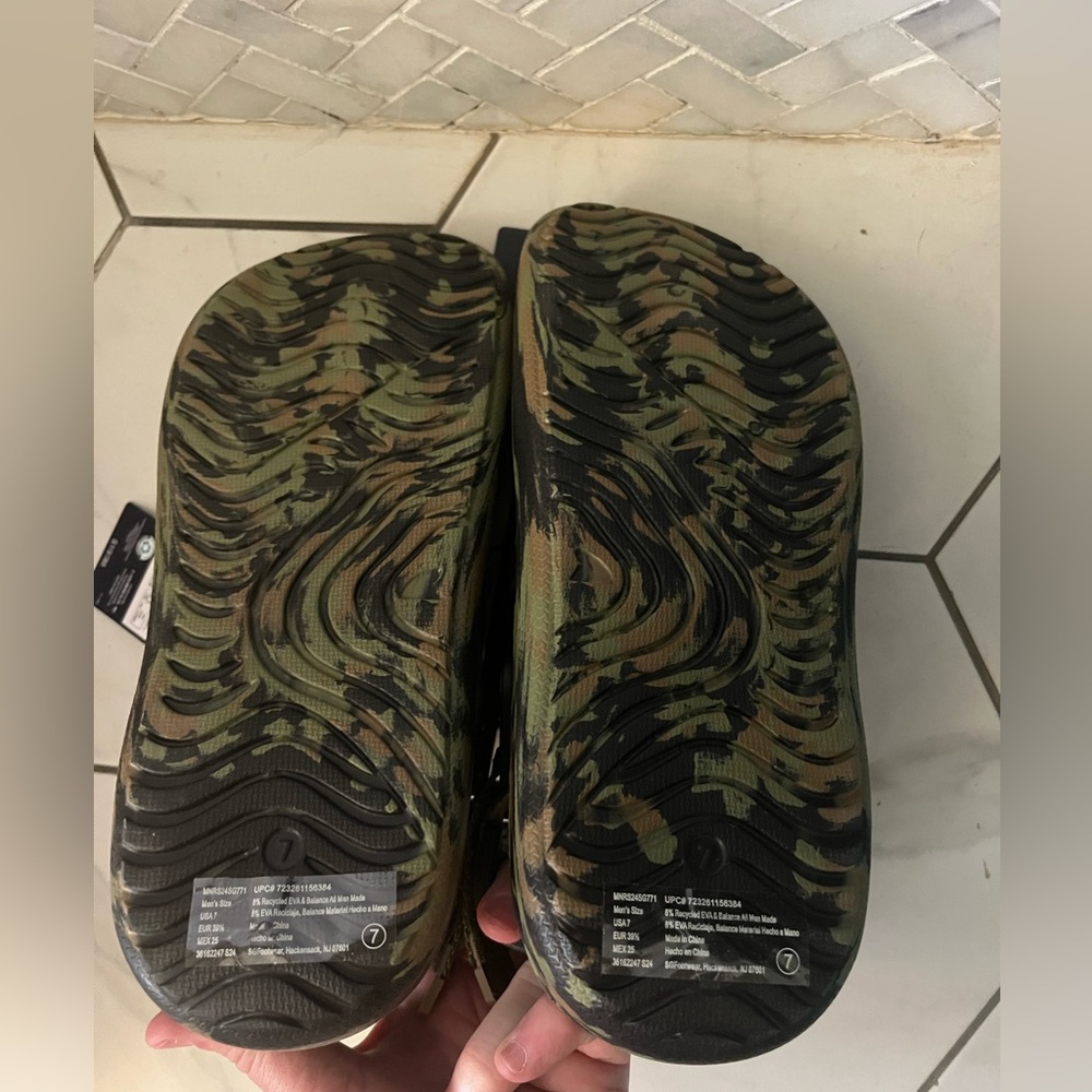 Rugged Shark Camouflage Sandals - Picture 3 of 7